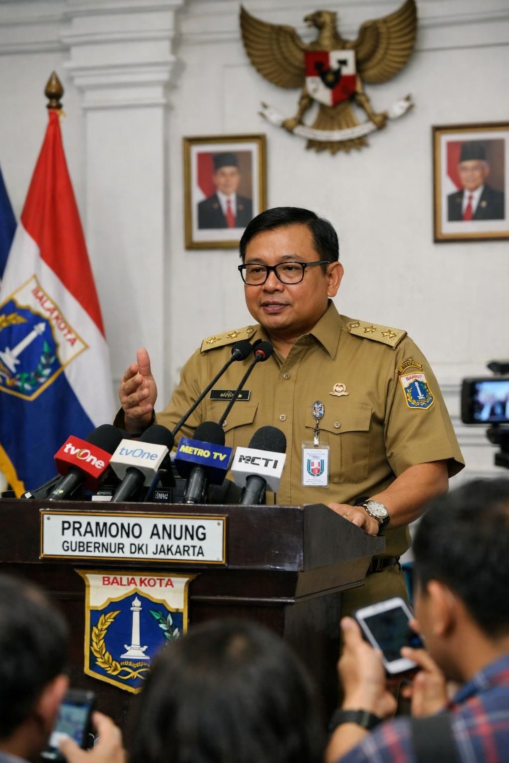 gubernur jakarta sedang mempertimbangkan penurunan pajak sebagai respons terhadap ketidakpastian ekonomi global untuk mendorong pertumbuhan dan stabilitas daerah.